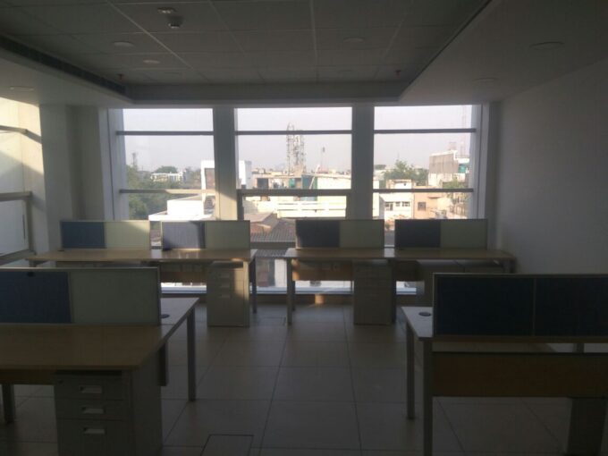 semi furnished call centre space for rent